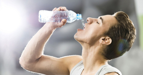Kann man destilliertes Wasser trinken? Vorteile, Risiken und Tipps